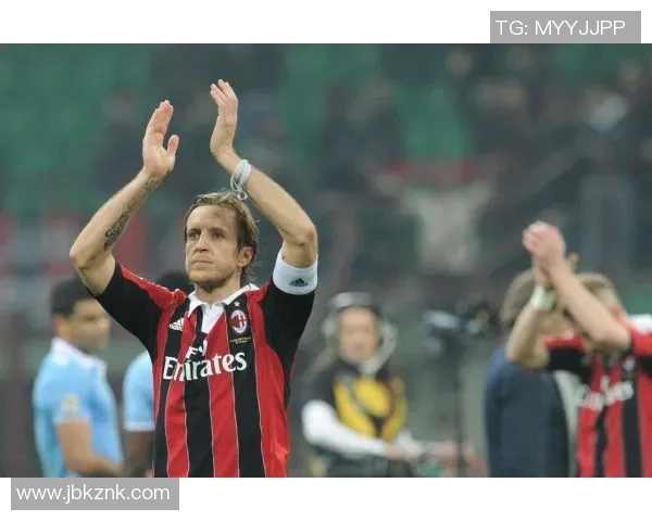 足球转会市场动态分析新星崛起与老将离队的背后故事